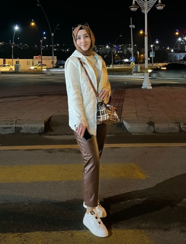 Ghisa Yelek Ekru